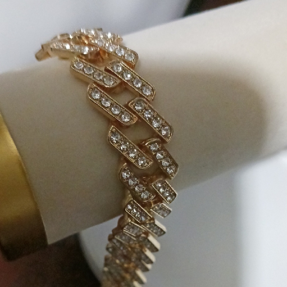Gold Crystal Link Bracelet